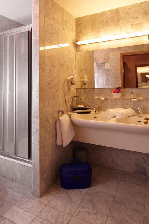 Hotel Drei Konige 施拉姆贝格 外观 照片